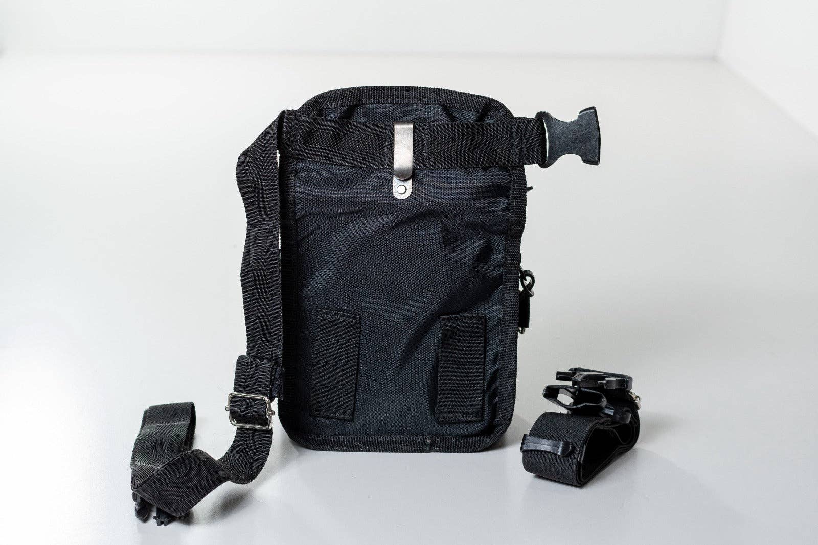 AkraCreations - Wholesale Pet Treat Bag - Dog - Thigh Treat Bag – Dog Training & Hiking Pouch13