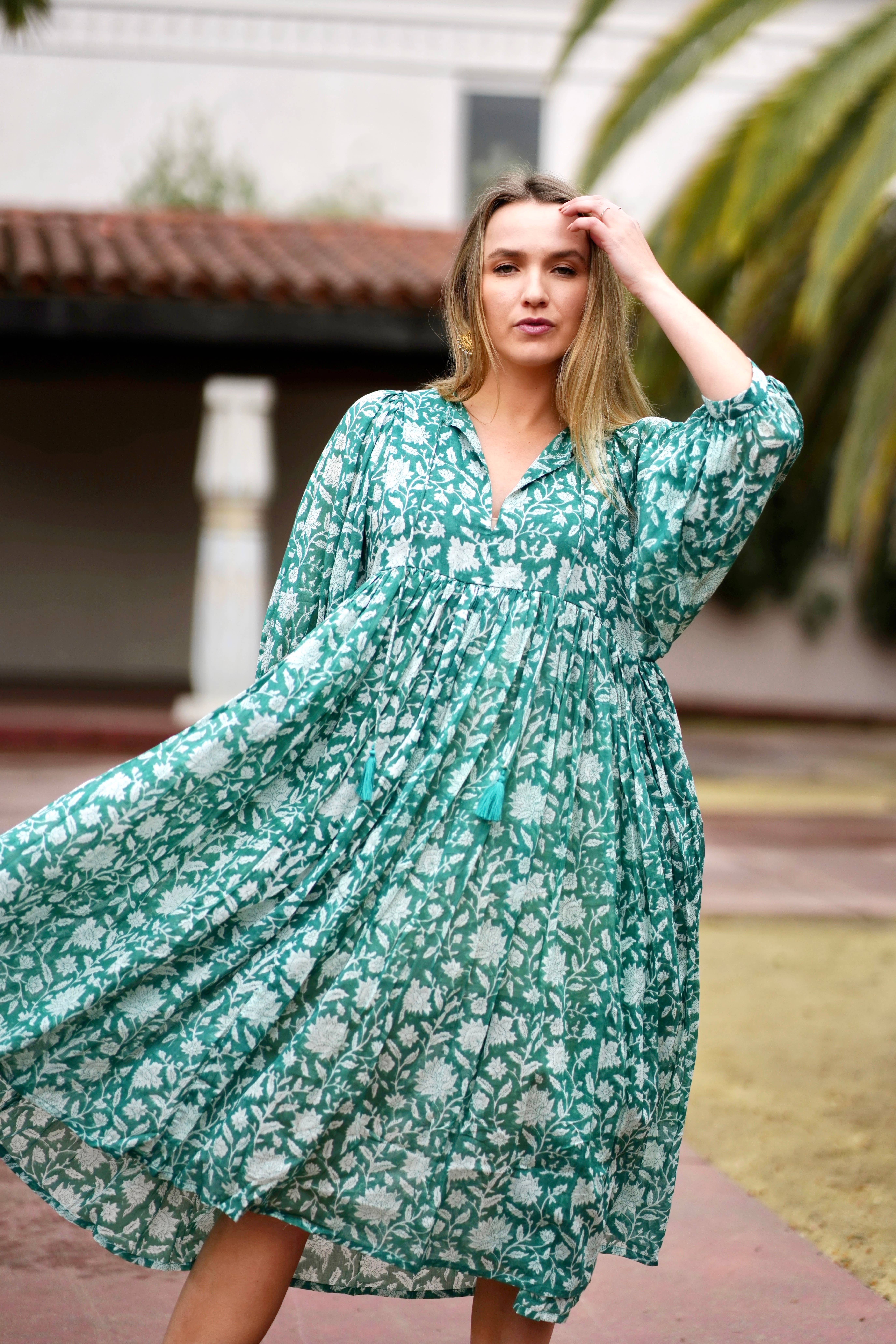 Bosque Verde Vestido midi Mylah con estampado en bloques, color verde bosque de venta al por mayor en Faire3