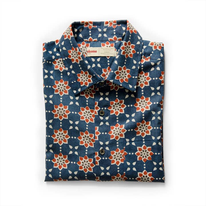 Chemise Oceana à imprimé fleuri pour la vente par Ekome Studio
