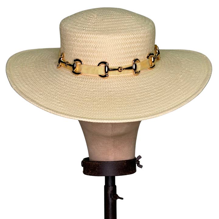 Chapeau canotier équestre paille jaune paille avec mors de cheval pour la vente par Kathy Jeanne Millinery
