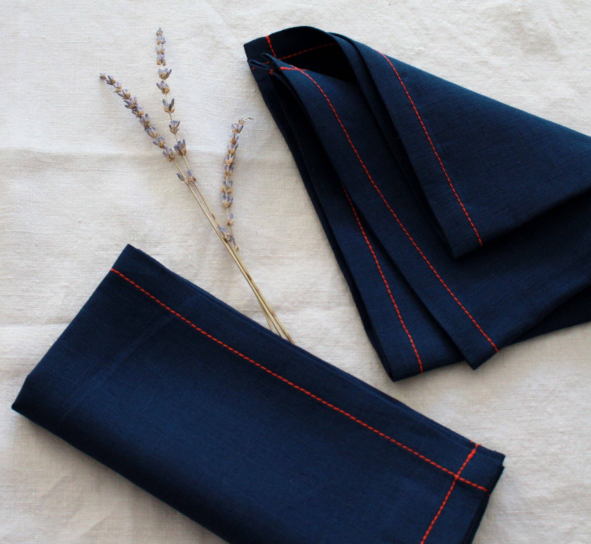 My Kitchen Linens – wholesale Dinner & cloth napkin – Navy Linen Napkins with Red Stitch, Set of 43