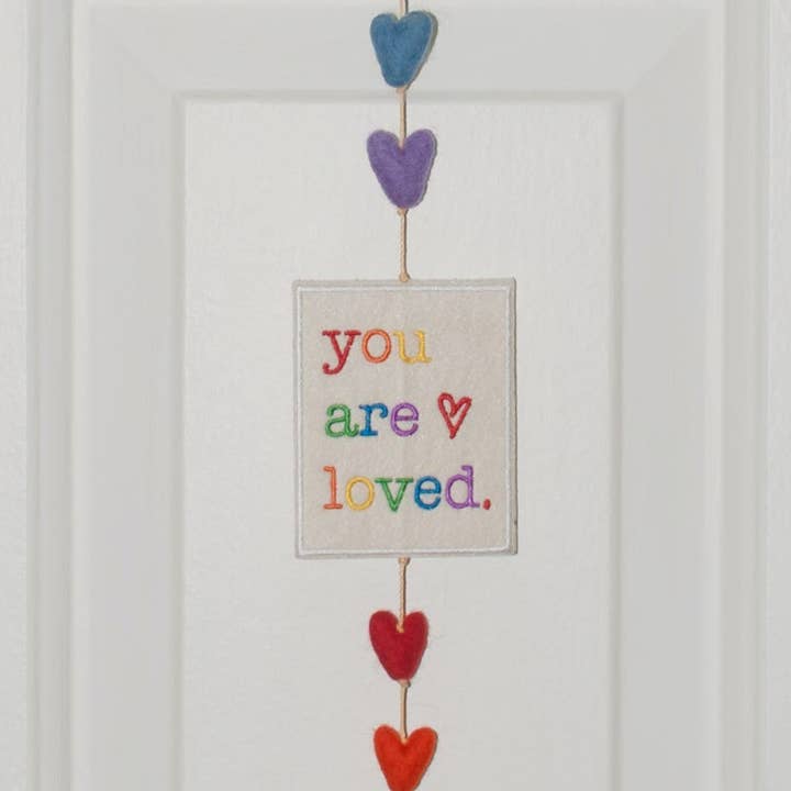 Du bist geliebt Herzschnur im Regenbogen für den Großhandel von bandana love