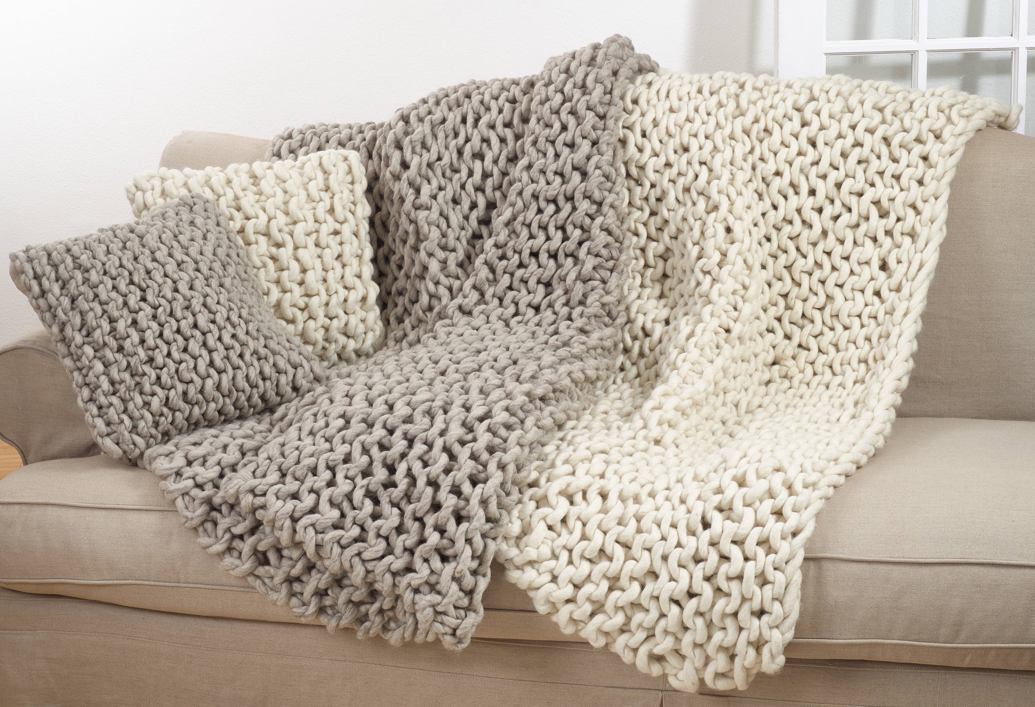 Saro Lifestyle - Wholesale Throw Blanket - Chunky Knit Throw - Cable Knit Technique2