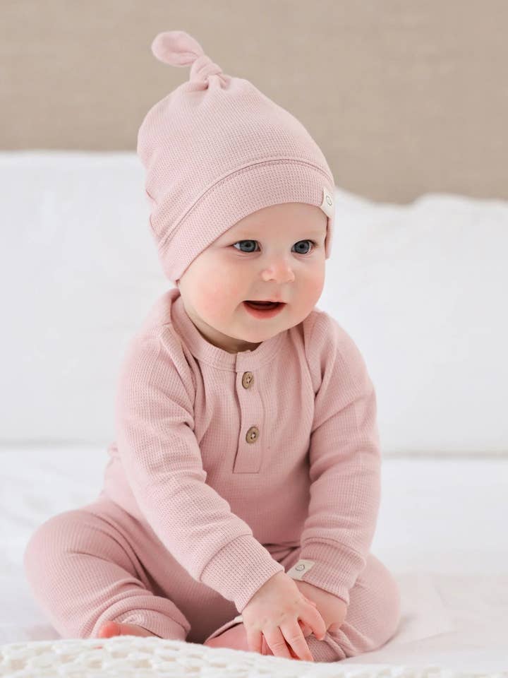 Wafelmuts van biologisch katoen - Lavendel voor wholesale door Lūmmi in Colour Babywear