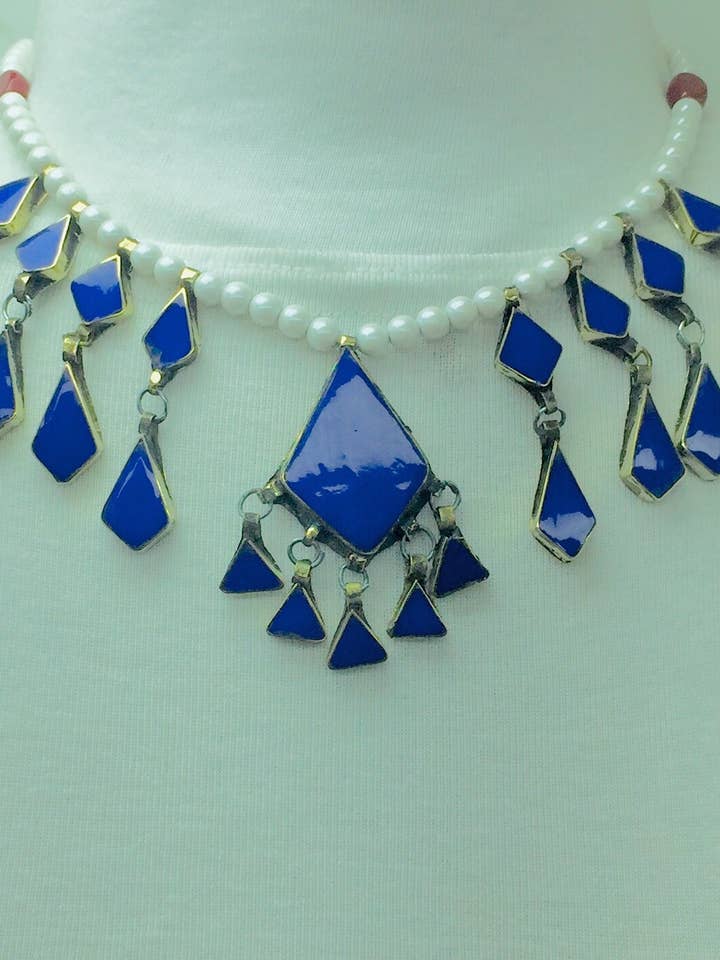 Collier en lapis perlé blanc avec boucles d'oreilles et bague pour la vente par vintarust