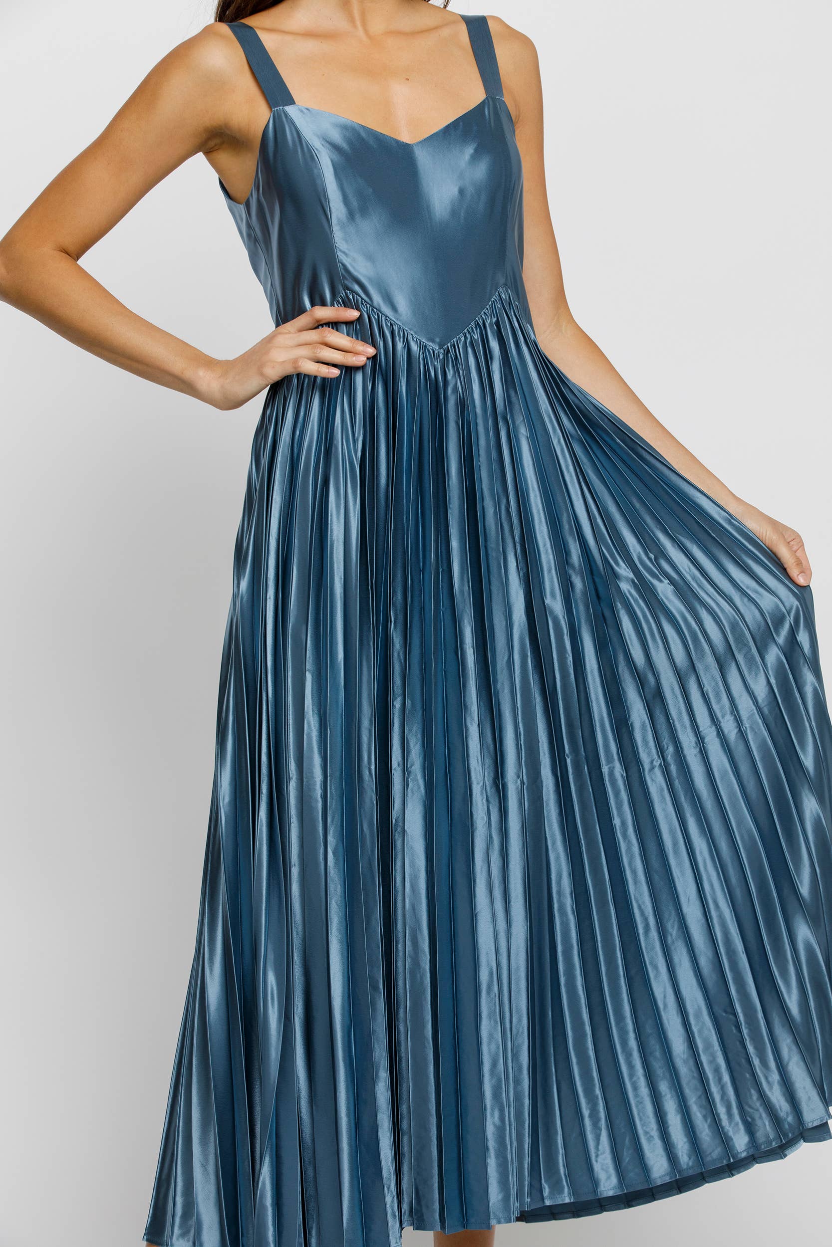 STORIA – wholesale Dress – Women's – JD6918- SOLID SHEEN ACCORDION PLEAT MIDI DRESS 12