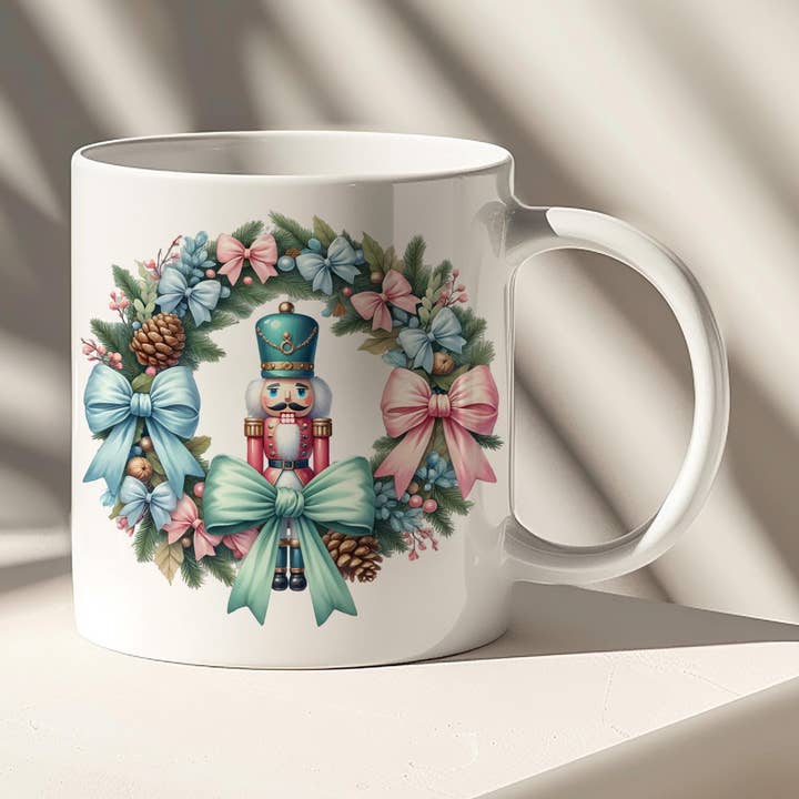 Coquette Nutcracker Mok, Wreath Nutcracker Koffiemok  voor wholesale door NVC Ecommerce LLC