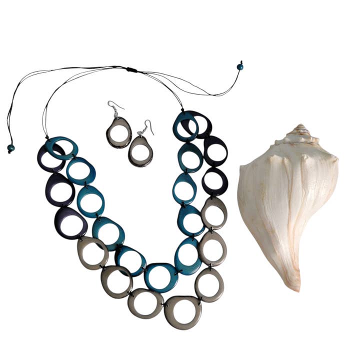 Ind i de blå tagua nødderinge lang vinterstil halskæde for engroshandel hos Organic jewelry by Allie