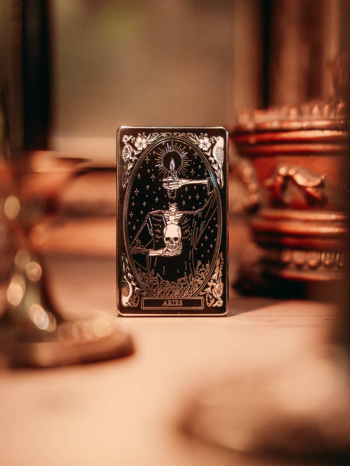 Épinglette Zodiac en émail dur - Bélier pour la vente par 13th Press