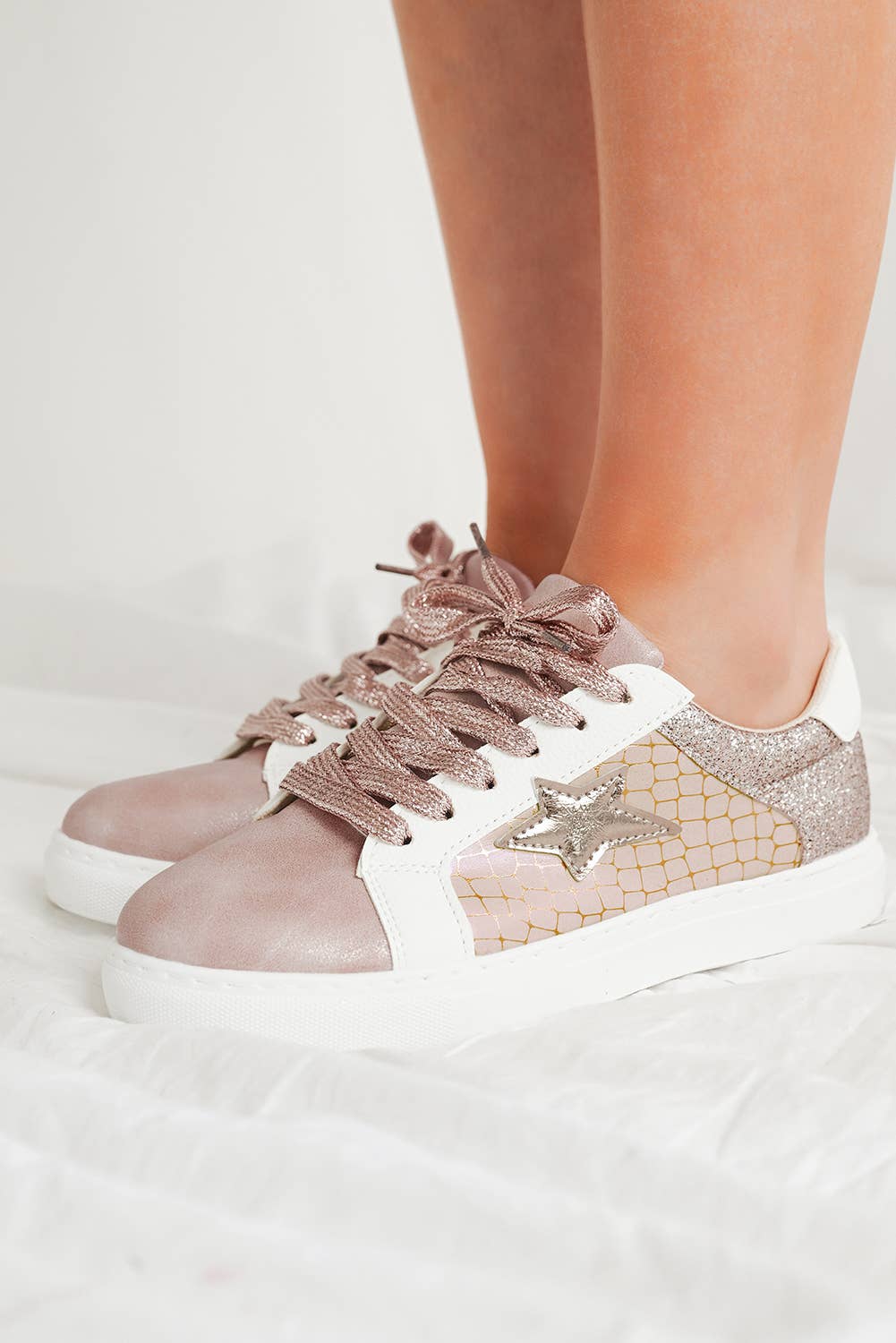 Aapparella - Vente Baskets tendance – femme - Baskets à lacets en PU avec patch étoile pailletée | US6-102