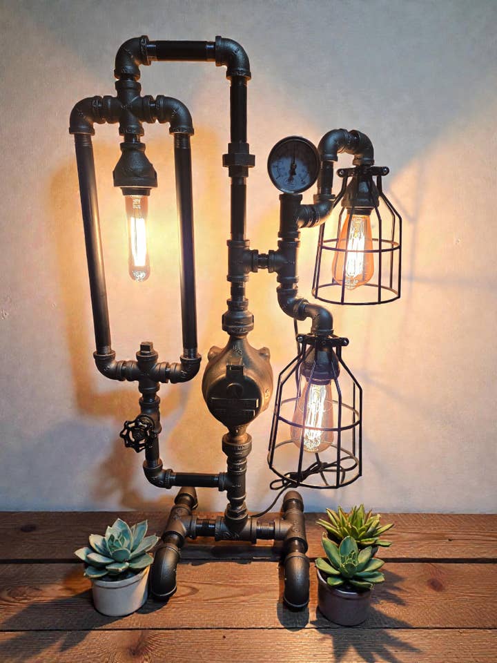 Industriell bordslampa med antik vattenmätare och kugghjulsfot för wholesale av Mr. Willies Lighting