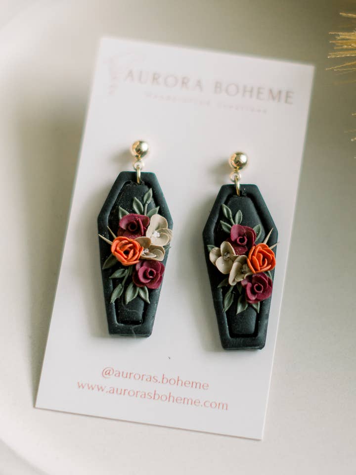 Blumenschmuck mit Sargmuster für den Großhandel von Aurora Boheme