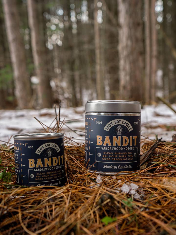 Bandit | Sandeltræ+ozon 14oz sojalys for engroshandel hos Ambush Candle Co.