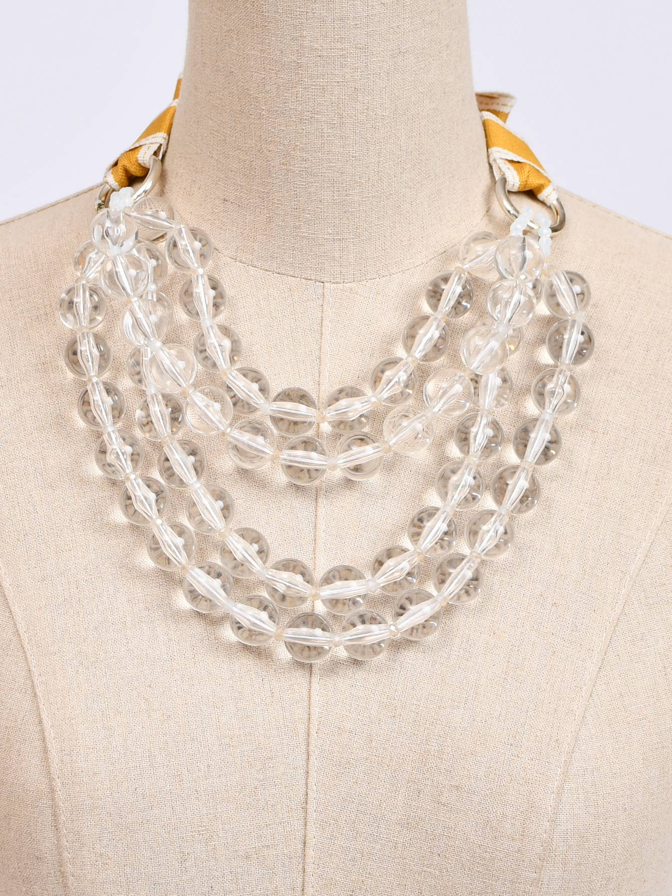 Victoria Moda - Wholesale Pendant/Charm Necklace - Short necklace with transparent beads1