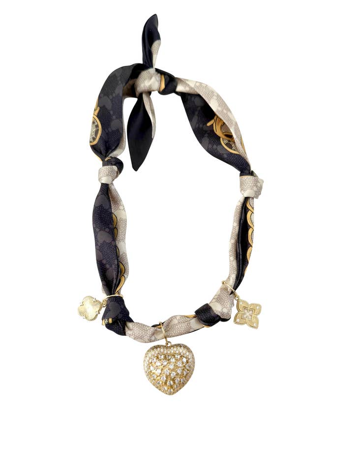 Kelsey Multi Charm Halsduk Halsband för wholesale av Gemelli