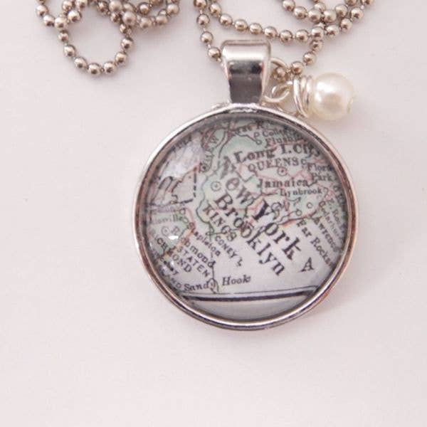 Collana con ciondolo da 2,5 cm con mappa di New York per la vendita all'ingrosso da parte di KraftyKash Designs