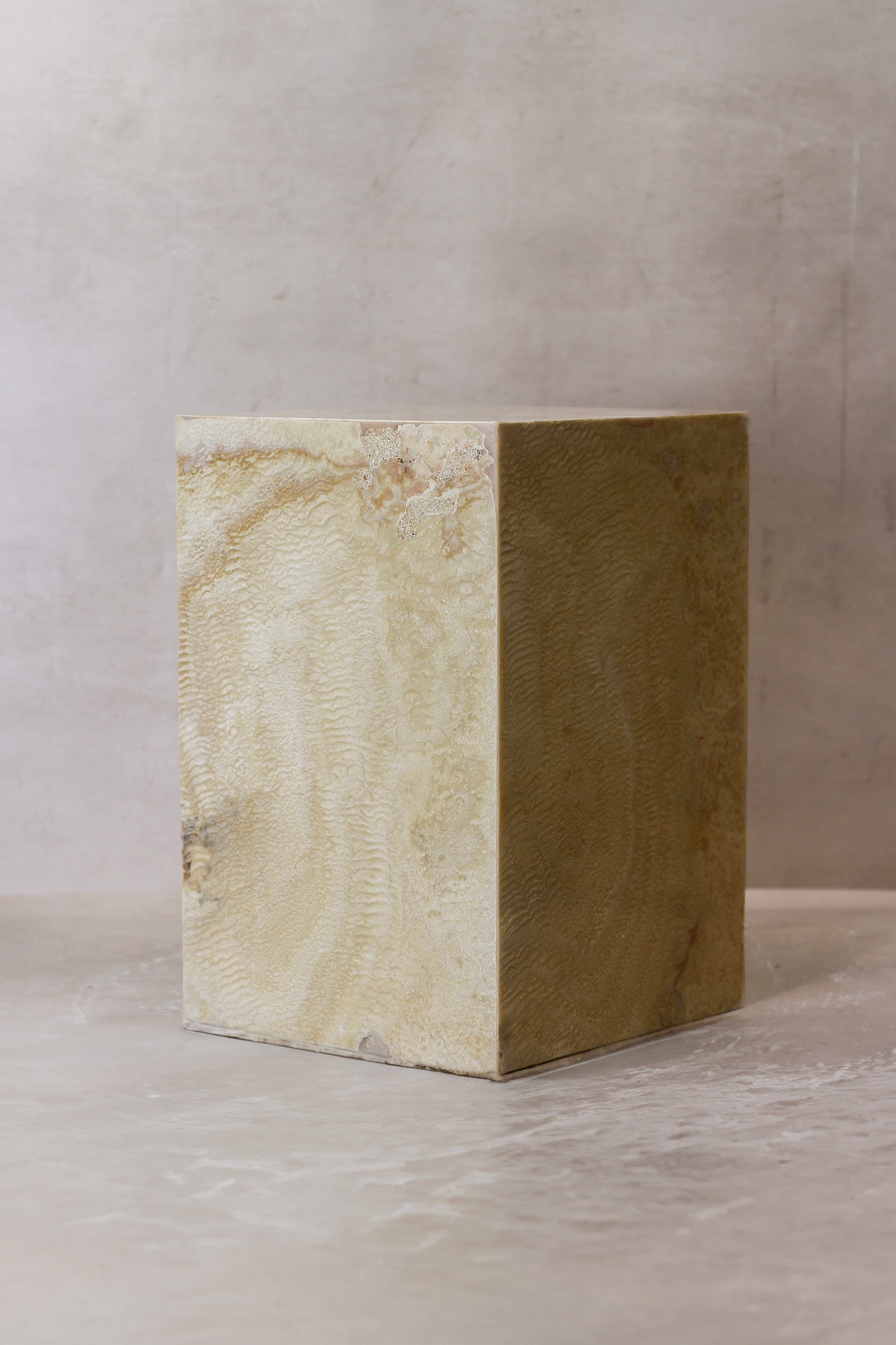 Botanical Boys - Wholesale Side Table - Onyx Side Table Pedestal - Hollow - No 144