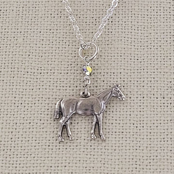 Sadie Green's Jewelry – Großhandel Kette mit Anhänger/Charm – Halskette mit stehendem Pferdeanhänger CHN24