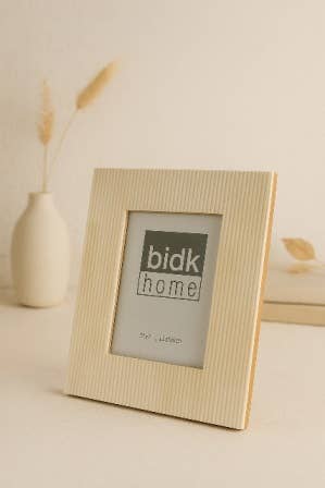 BIDKhome - Wholesale Picture Frame - 5x7” Carved Bone Picture Frame5