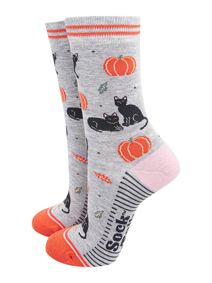 Damen-Bambussocken - Hellgrau/Orange, Katzen und Kürbisse für den Großhandel von Sock Talk