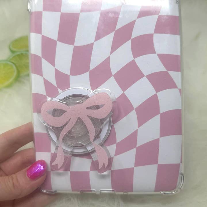 Laço Rosa Magnético para Kindle | Capa com Pega para Kindle | Acessórios para Kindle | Pega para Telemóvel | Laço Coquette | Pega MagSafe para Kindle | Pega MagSafe para Telemóvel por atacado de Limes & Lilly