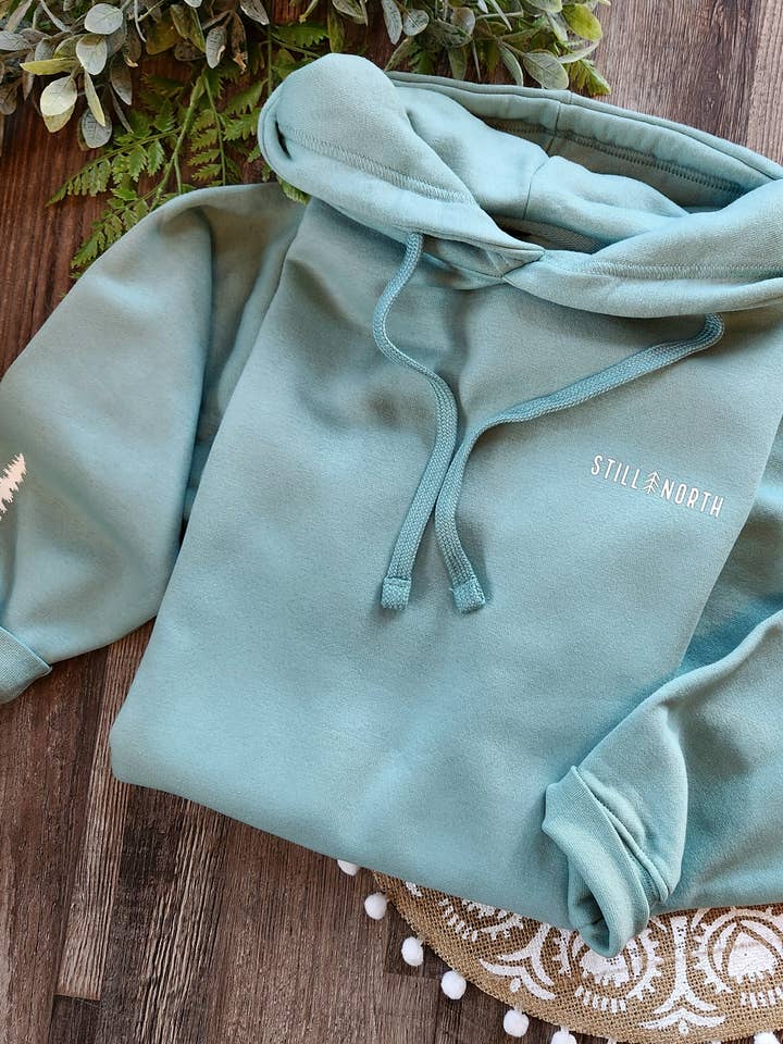 2025 SWEAT À CAPUCHE TRANQUILLE pour la vente par Still North Design Co