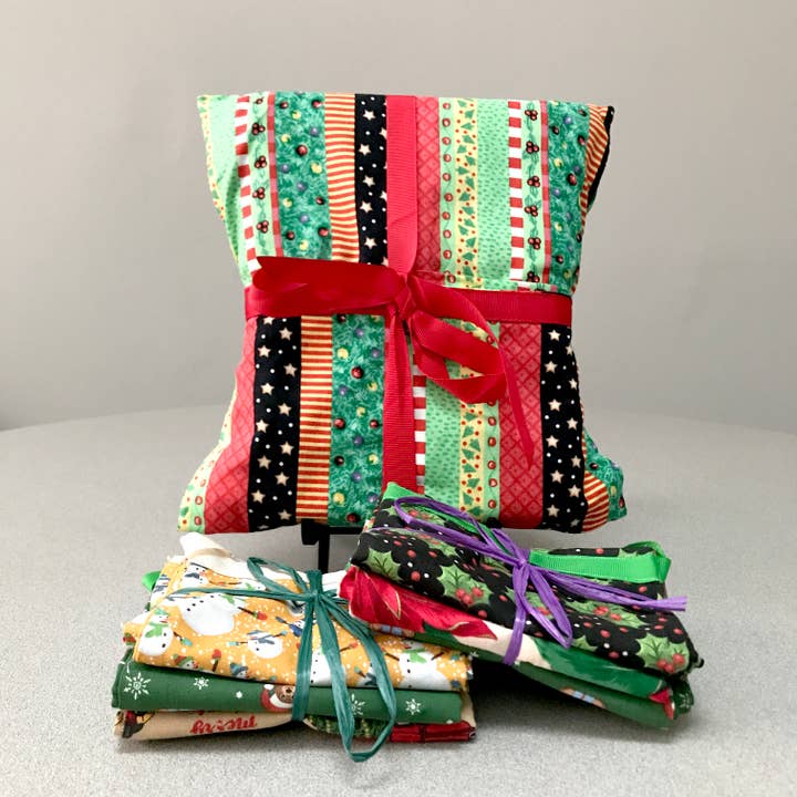3 petits sacs d'emballage cadeau de Noël Enkiteng pour la vente par Seeds to Sew International