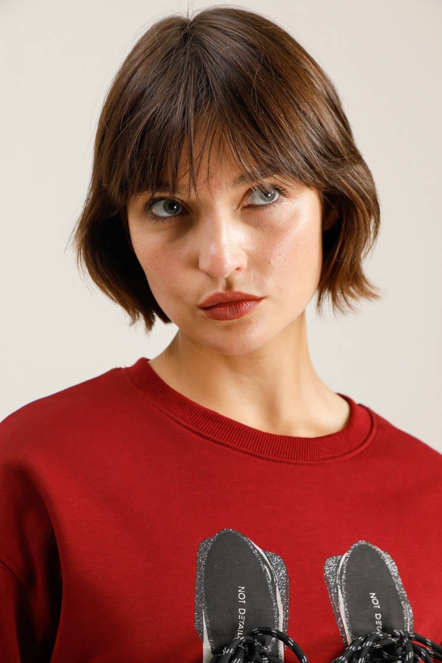 Attrait Paris - Wholesale Graphic Sweatshirt - Women's - Crew neck sweatshirt, lace-up sneakers5