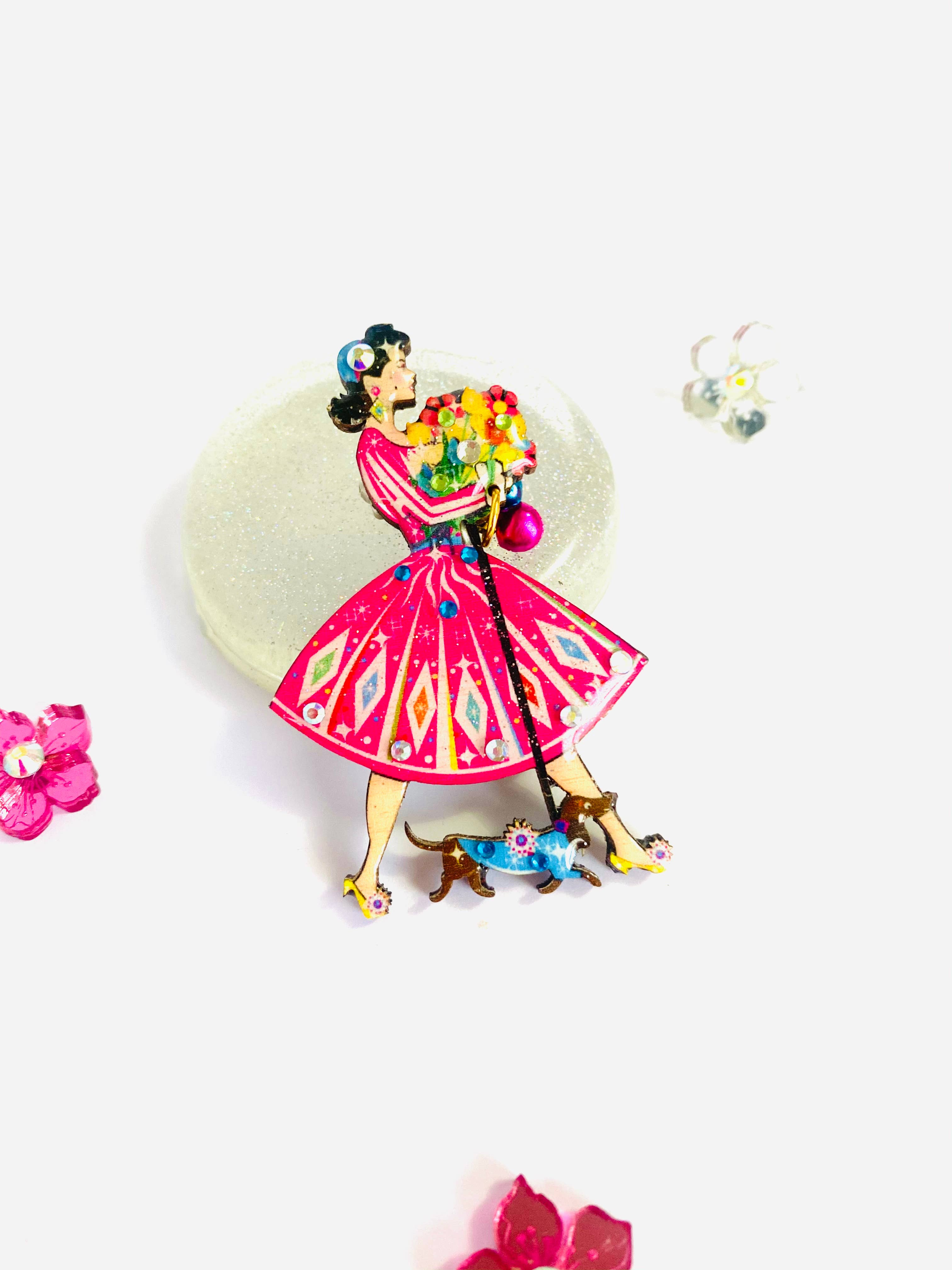 Rosie Rose Parker - Vente Broches - Broche rétro originale années 1950 avec dame d'été et chien saucisse5