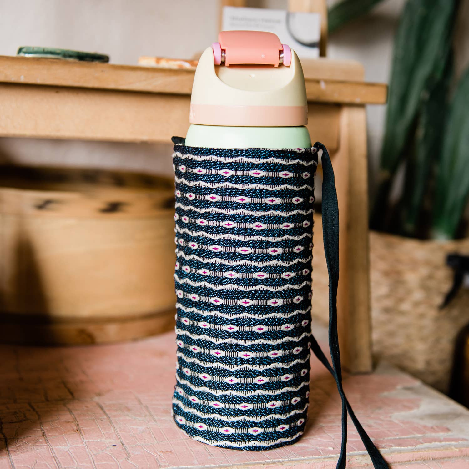 Lucia's Imports - Wholesale Crossbody Bag - Women's - Large Comalapa Water Bottle Holder2