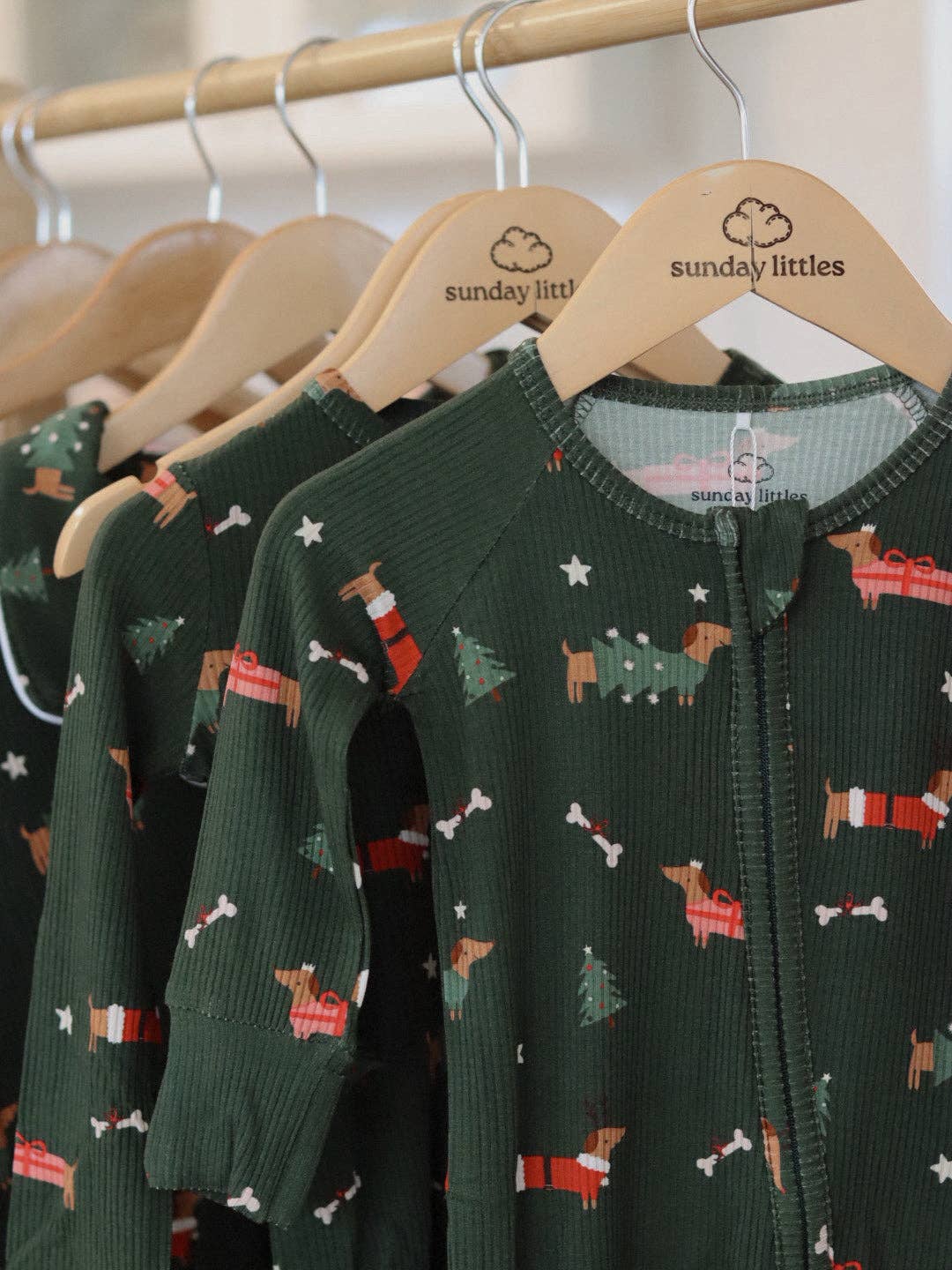 Sunday Littles – wholesale Sleepsuit – Baby – Little Zippers in Jingle Pups11