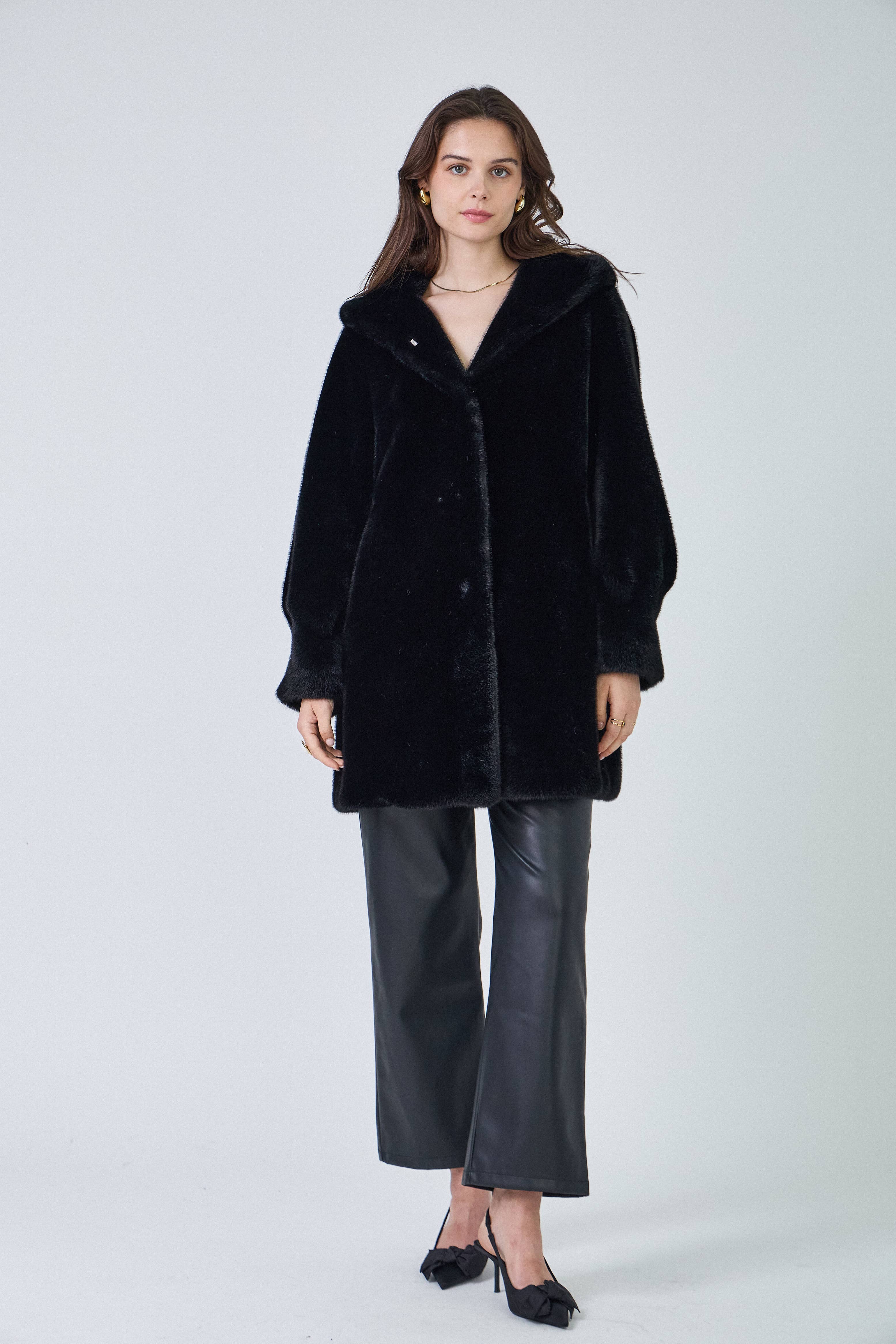 Giovanni Paris – wholesale Päls/fuskpäls - Dam – Lisa's kappa i midjelång fuskpäls med huva och dragsko i midjan22