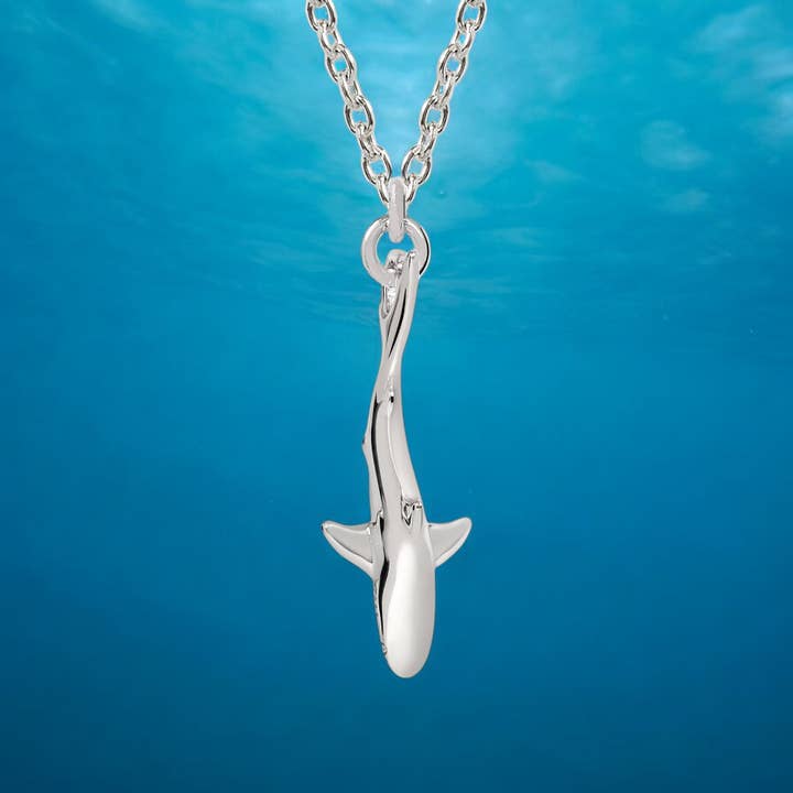 Mini requin réaliste pour la vente par Big Blue by Roland St John