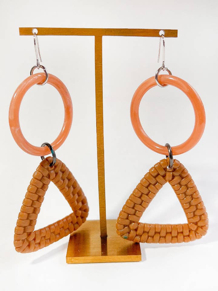 The Neutrals - Boucles d'oreilles panier en peach/tan pour la vente par cukimber