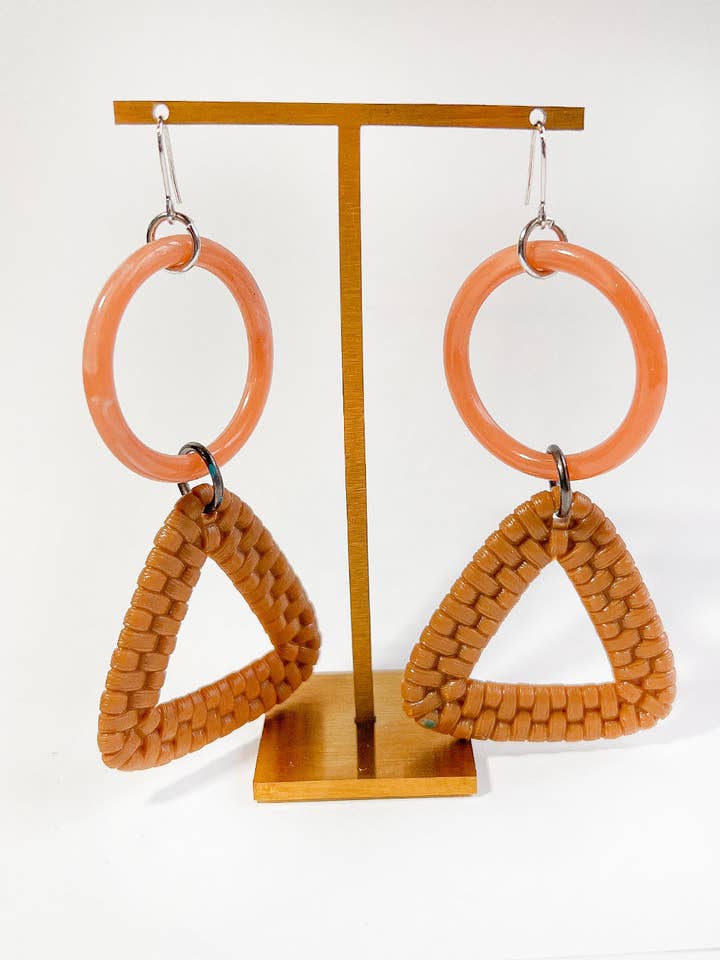 The Neutrals - Orecchini a cestino in pesca/marrone chiaro per la vendita all'ingrosso da parte di cukimber