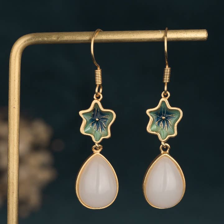 Blätter auf weißen Jadestein-Ohrringen für den Großhandel von Bright MacMing