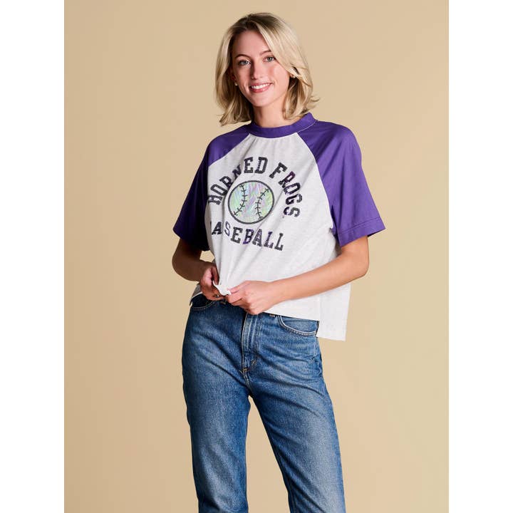 Het Dugout Sequin T-shirt | TCU voor wholesale door Stewart Simmons