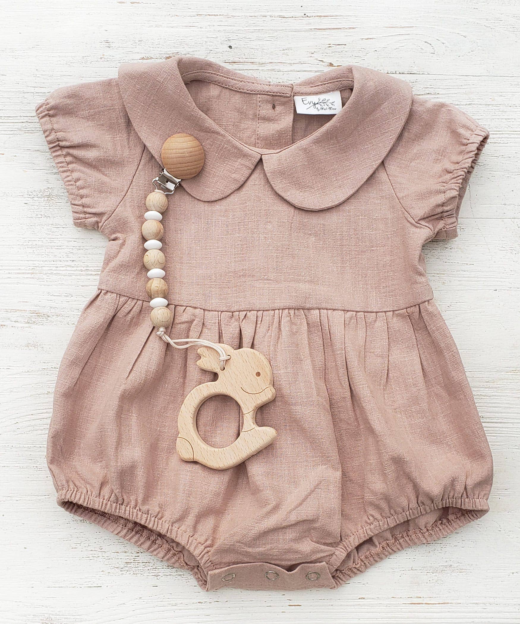 OLIVE & CRADLE – Engroshandel Bodysuit - Baby – Peter Pan Krave Hør Boble Romper + Sløjfe | Allie6