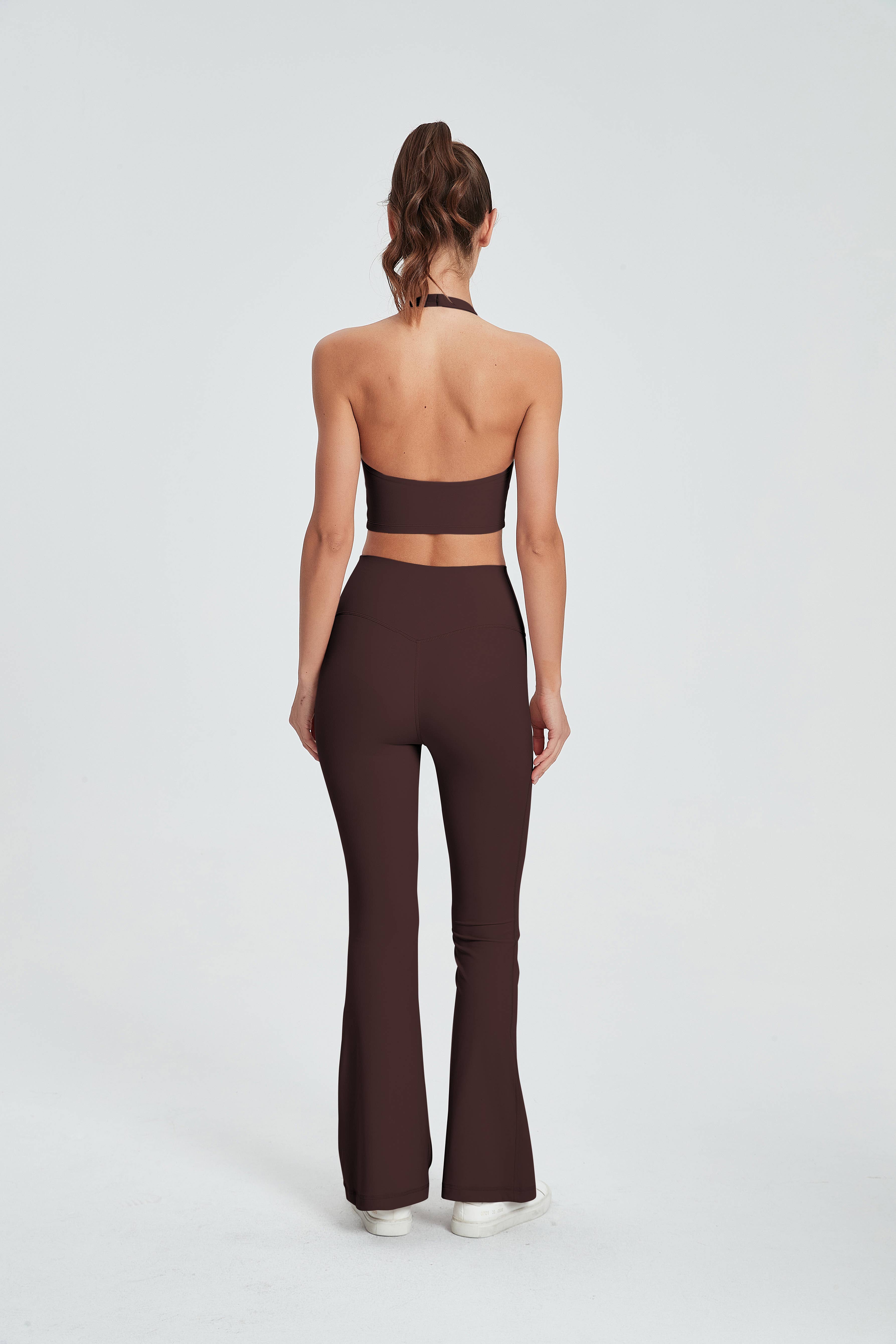 91thelabel - Vente Ensemble de sport – femme - Ensemble brassière sport dos nu Daphne Lycra® à col halter et pantalon flare12