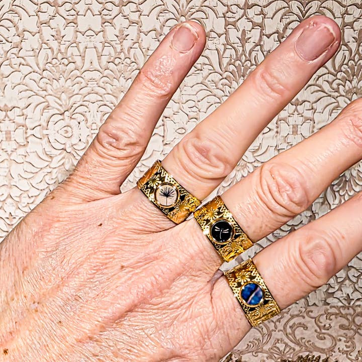 Vergoldeter Edelstahlring mit Harz, Motiv nach Wahl für den Großhandel von Lydée Déco