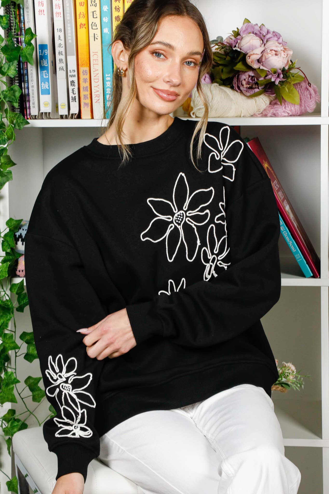 Vine & Love - Vendita all'ingrosso Felpa - Donna - Felpa girocollo a maniche lunghe con ricamo floreale VT8226920