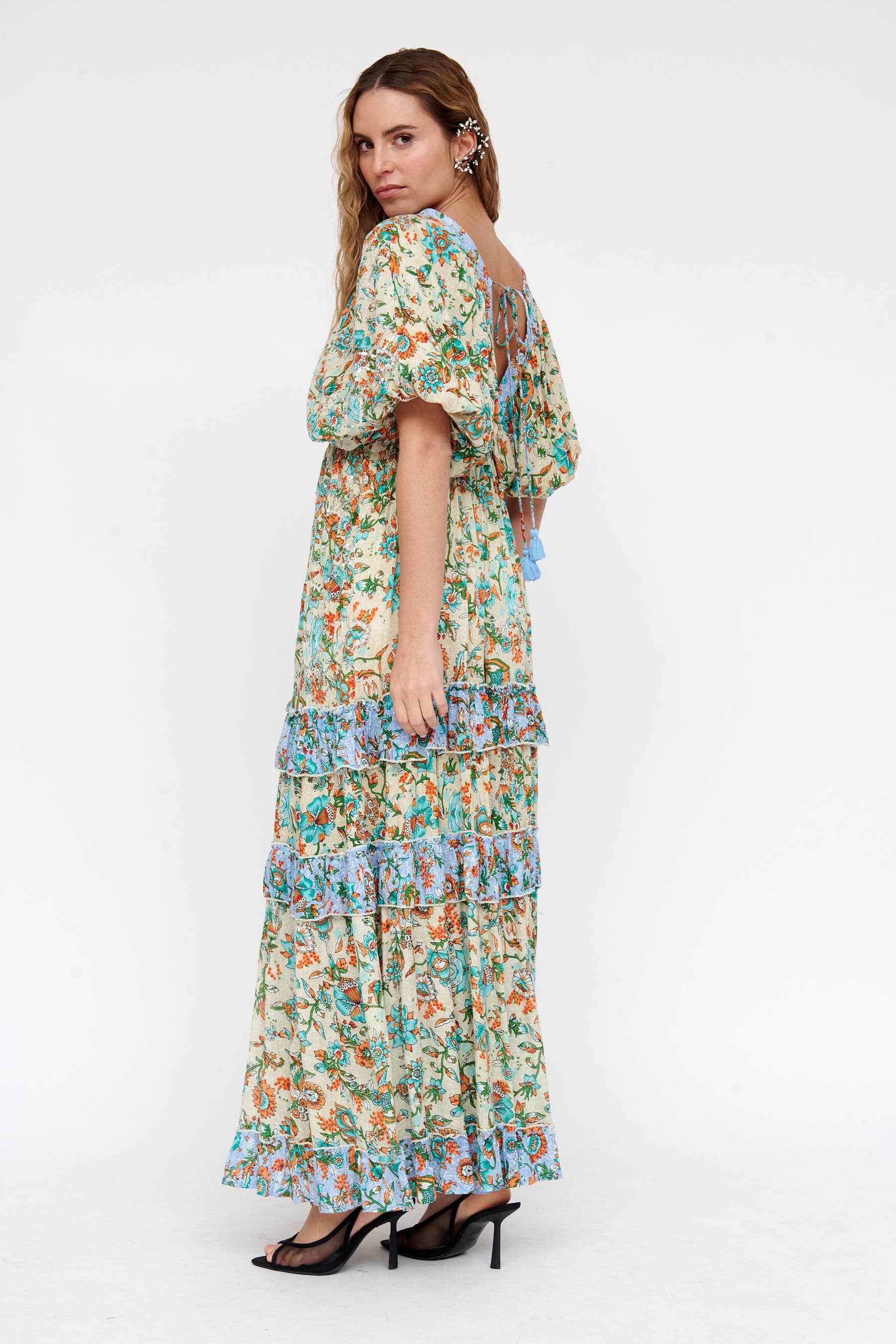 (GRØN AKVA - TURKIS - ROSA) KJOLE 100% VISKOSE, BLOMSTERMØNSTER, PUFFÆRMER for engroshandel på Faire2