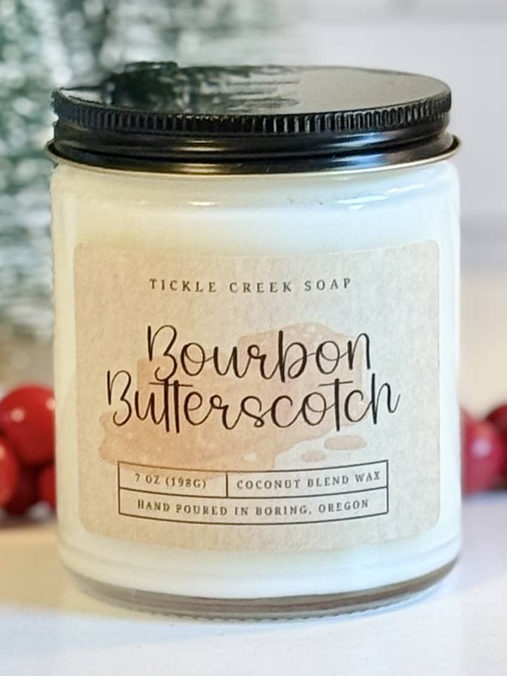 Candela Invernale al Bourbon e Caramello in Barattolo di Vetro Trasparente da 7 oz. per la vendita all'ingrosso da parte di Tickle Creek Soap