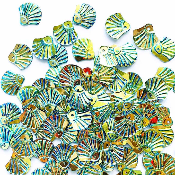 Skal - 13 mm - Guld med blått och grönt ljus (S244) för wholesale av Colour Streams