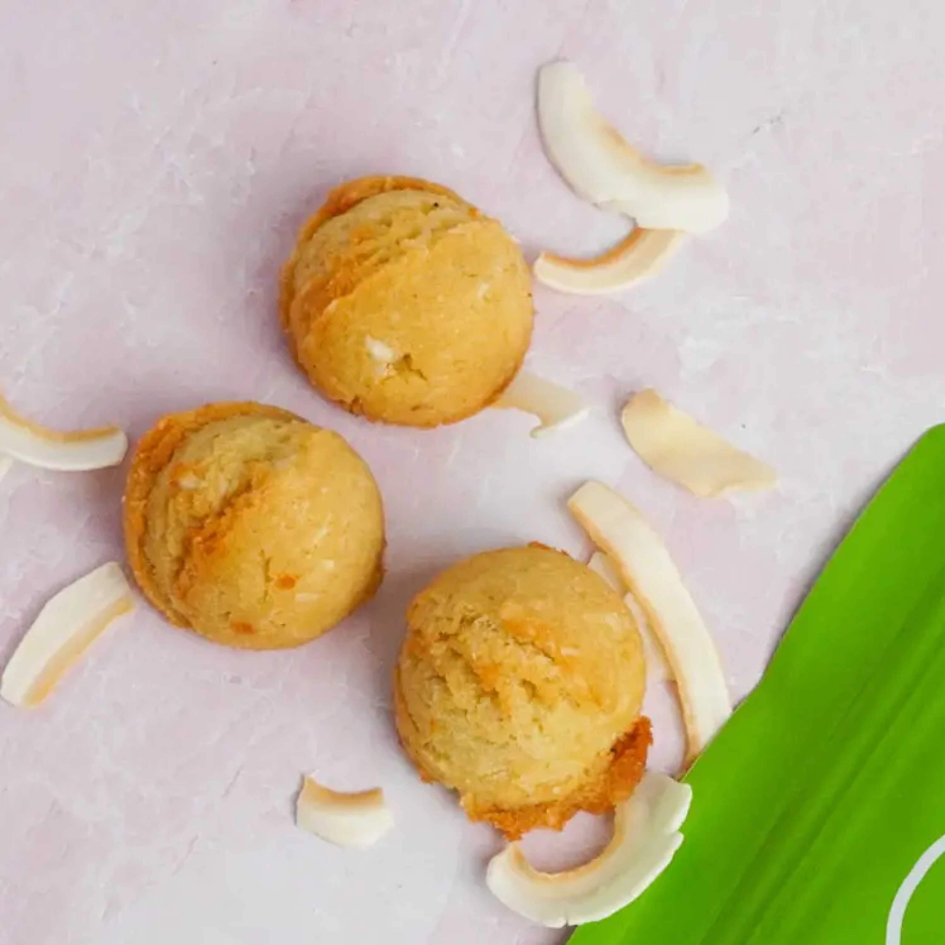 ChipMonk Baking - Vente Biscuits - Bouchées de biscuits Keto à la noix de coco grillées4