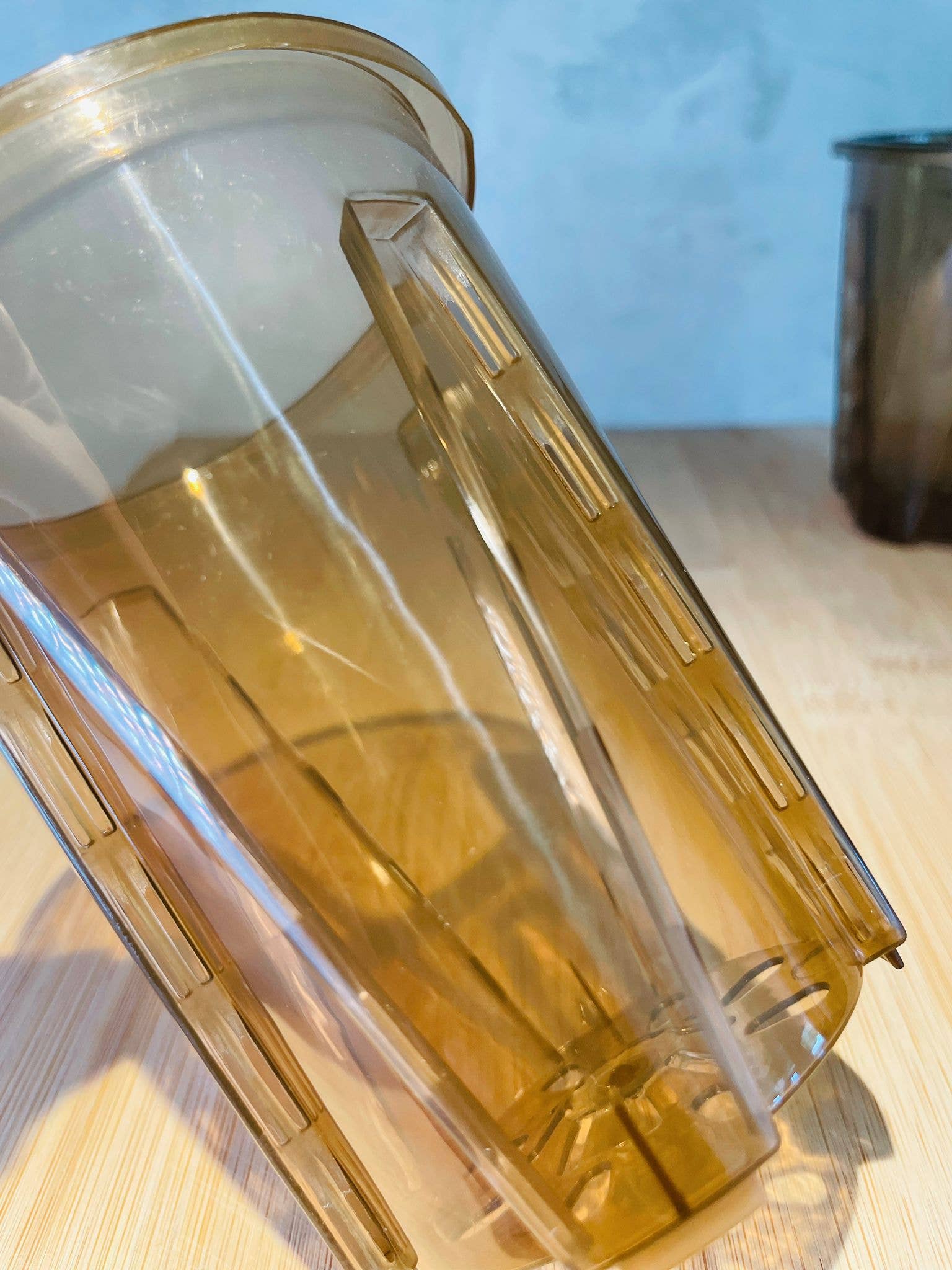 Coco and Palm Trees – wholesale Plant pot – Nursery Pot Amber Tinted3