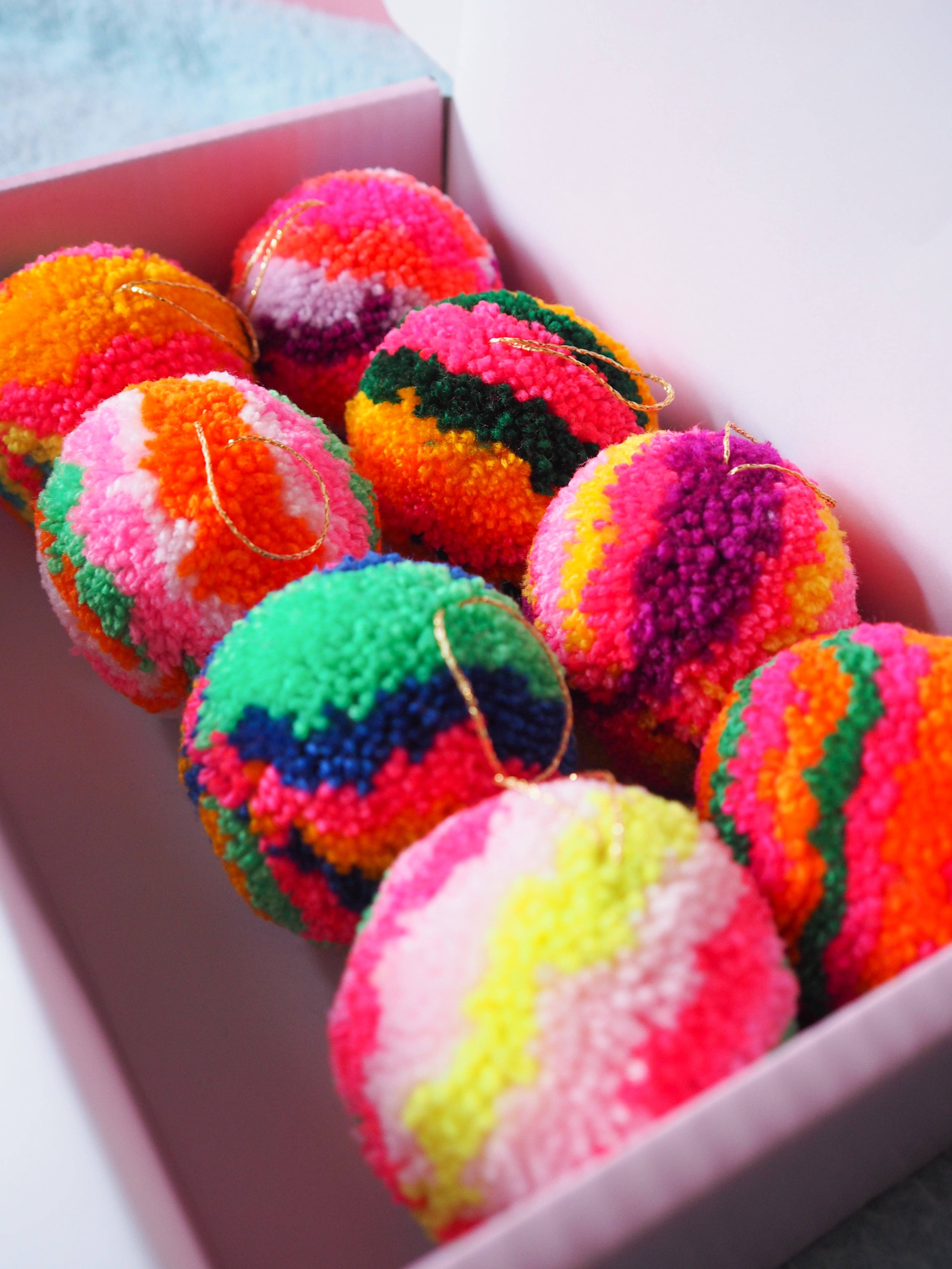 Fat Pom Poms – wholesale Ornament set – Retro Inspired Pom Pom Bauble Decorations5