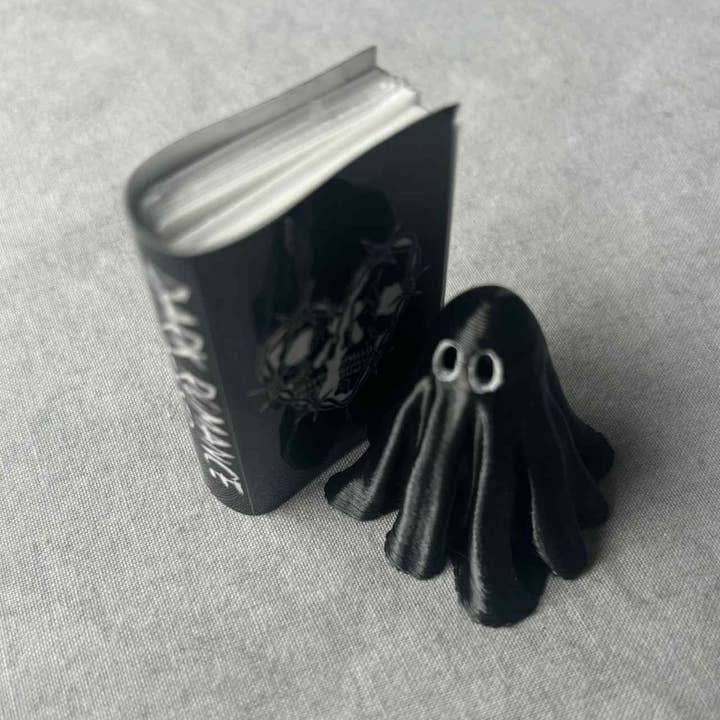 Cryptid Creations – wholesale Decorative figurine – Ghosts with little books11