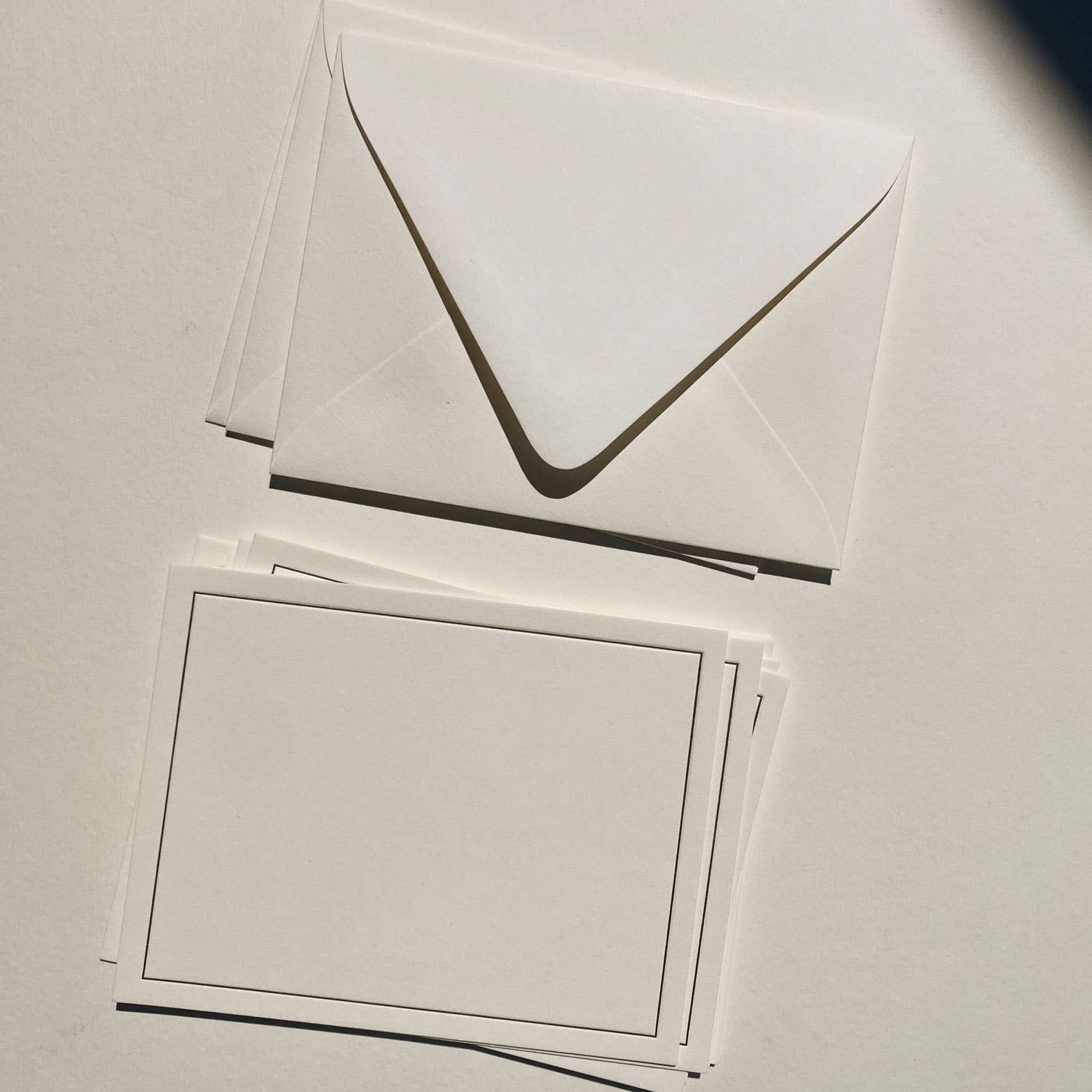 Natural Tarjetas con impresión tipográfica No. 02 Juego de 10 de venta al por mayor en Faire2