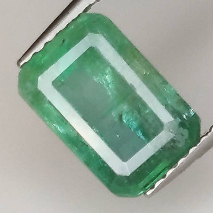 2,33 ct Smaragd im Smaragdschliff 9,4x6,4 für den Großhandel von Naturjoya